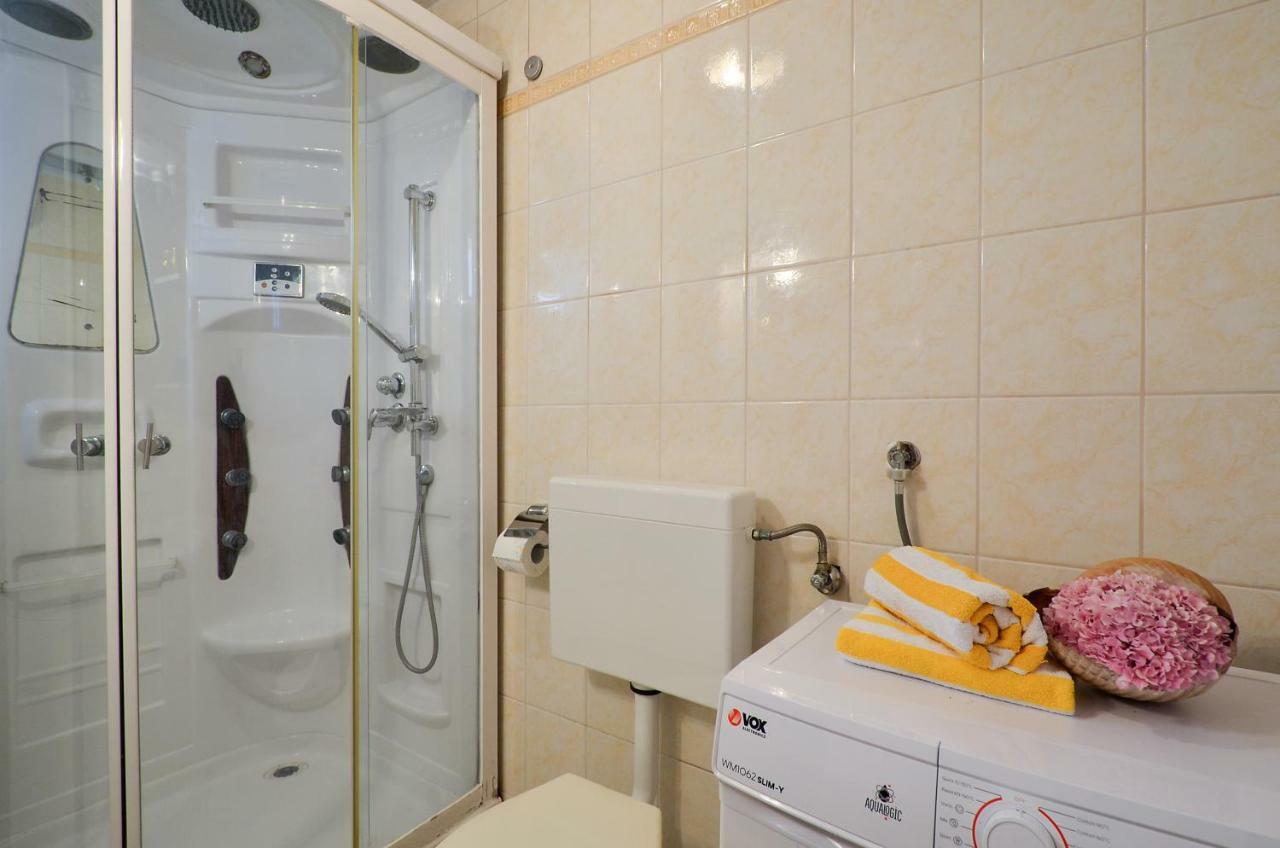 Apartment Wisteria 罗戈兹尼察 外观 照片