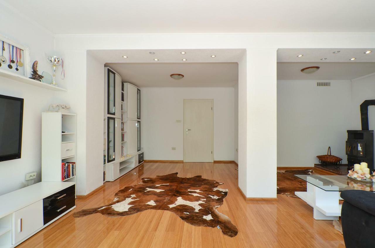 Apartment Wisteria 罗戈兹尼察 外观 照片