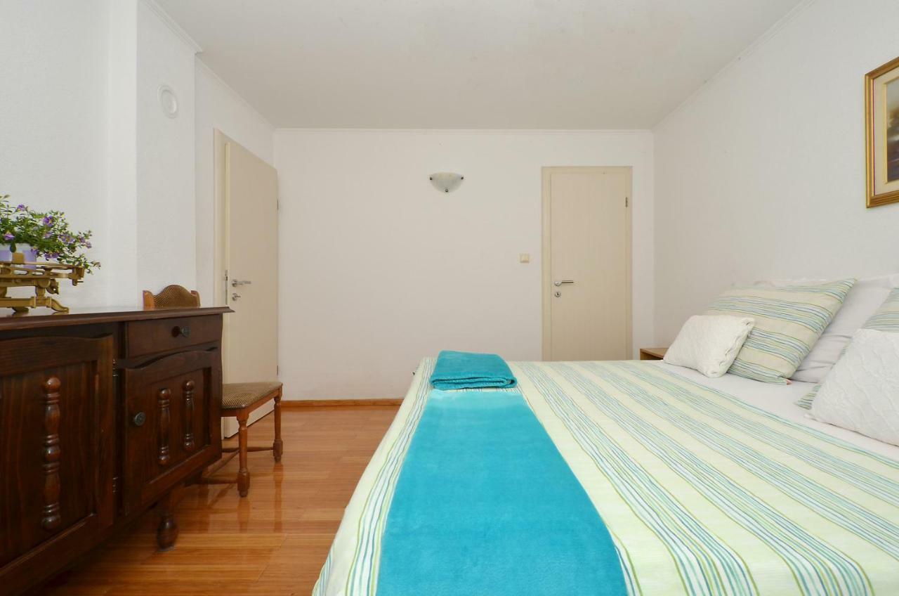 Apartment Wisteria 罗戈兹尼察 外观 照片